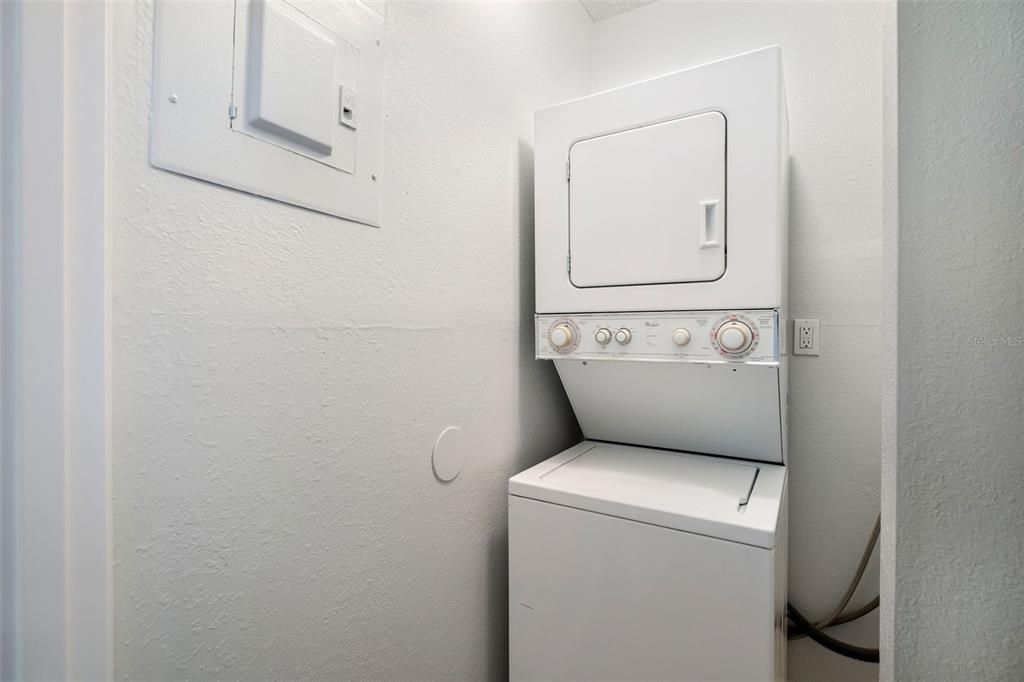 For Sale: $199,999 (3 beds, 2 baths, 1428 Square Feet)