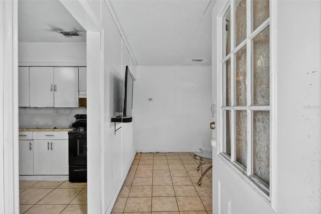 待售: $400,000 (5 贝兹, 3 浴室, 2300 平方英尺)