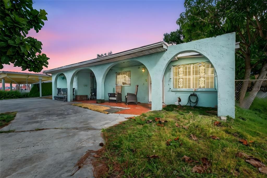 待售: $400,000 (5 贝兹, 3 浴室, 2300 平方英尺)