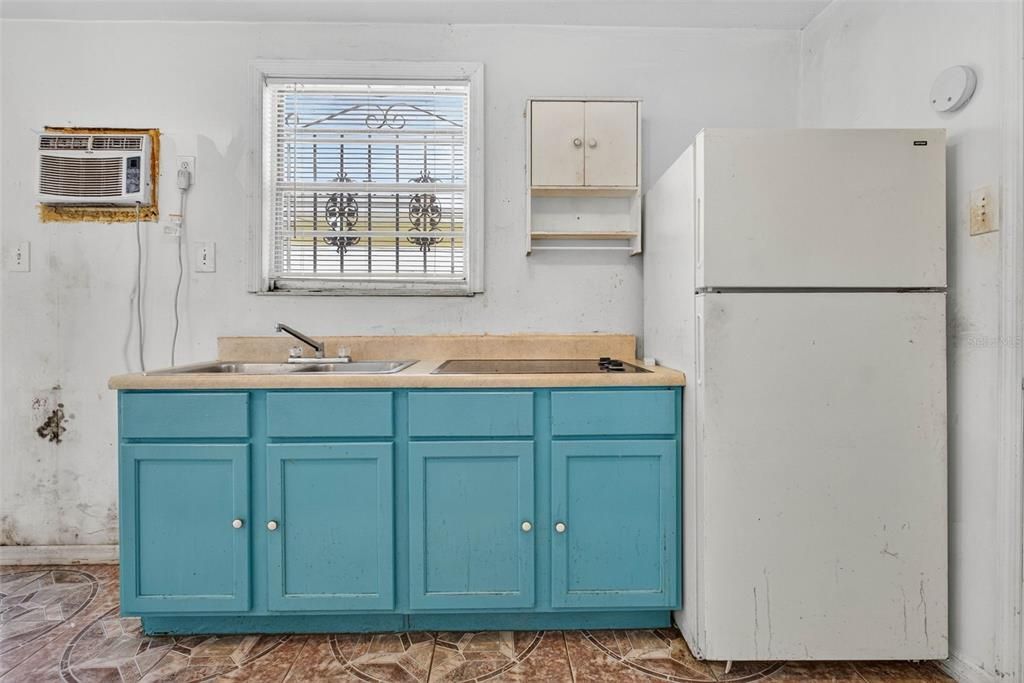 待售: $400,000 (5 贝兹, 3 浴室, 2300 平方英尺)