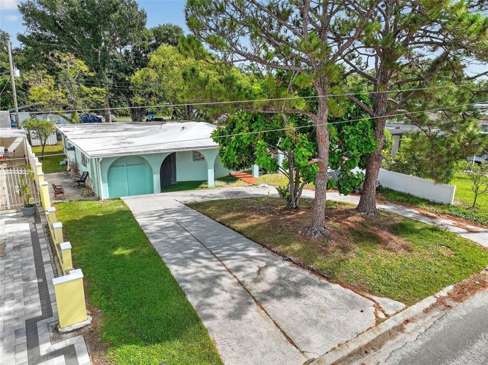 待售: $400,000 (5 贝兹, 3 浴室, 2300 平方英尺)