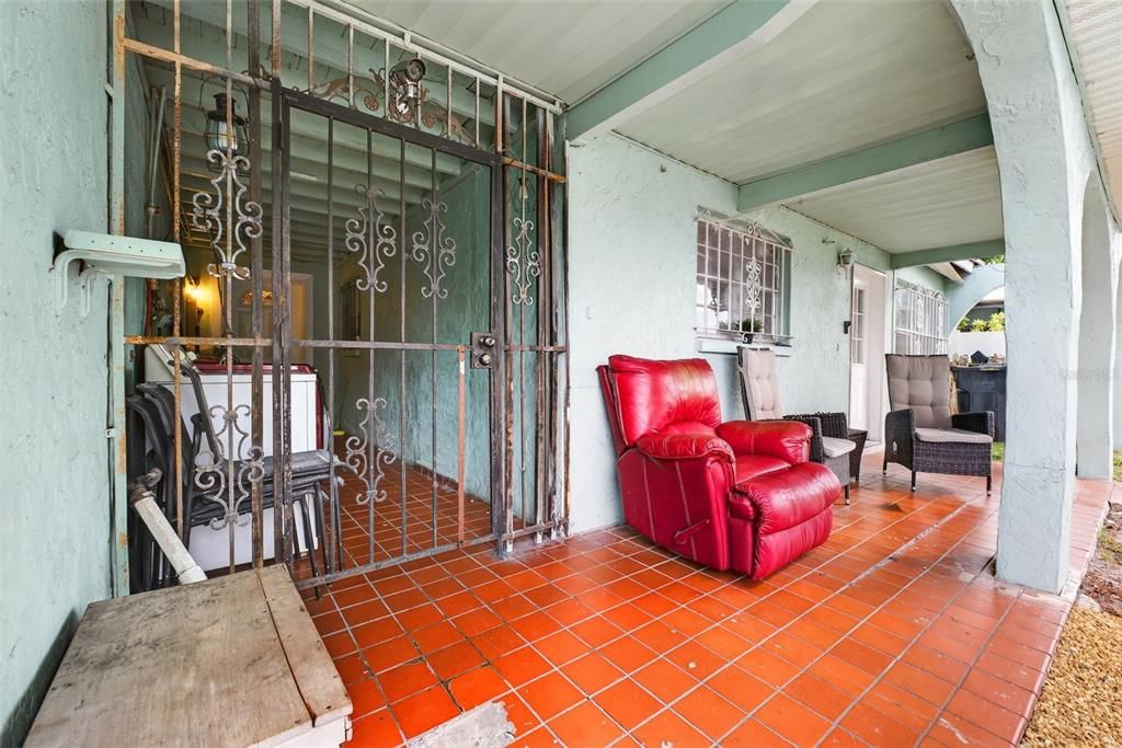 待售: $400,000 (5 贝兹, 3 浴室, 2300 平方英尺)