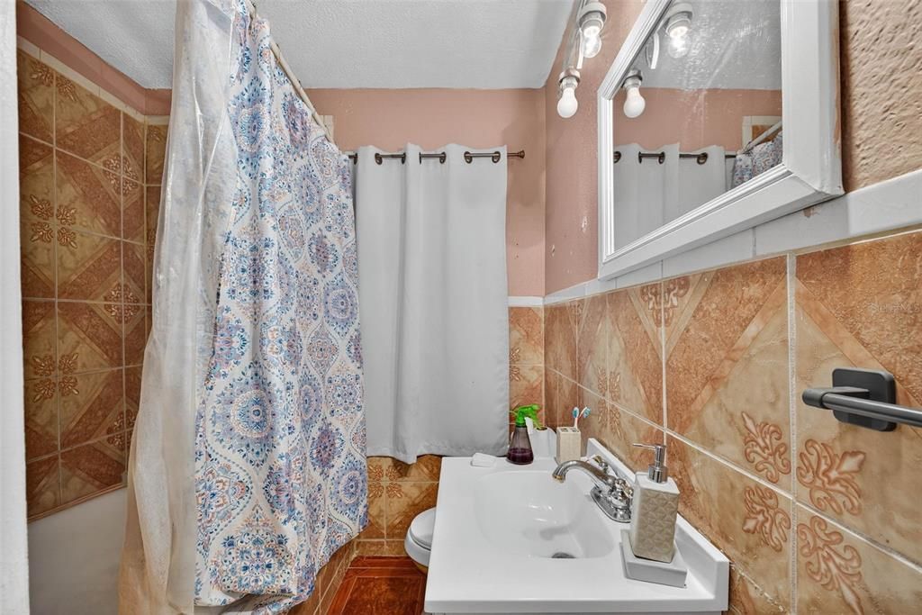 待售: $400,000 (5 贝兹, 3 浴室, 2300 平方英尺)