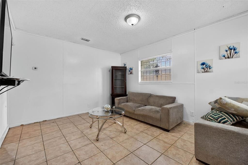 待售: $400,000 (5 贝兹, 3 浴室, 2300 平方英尺)