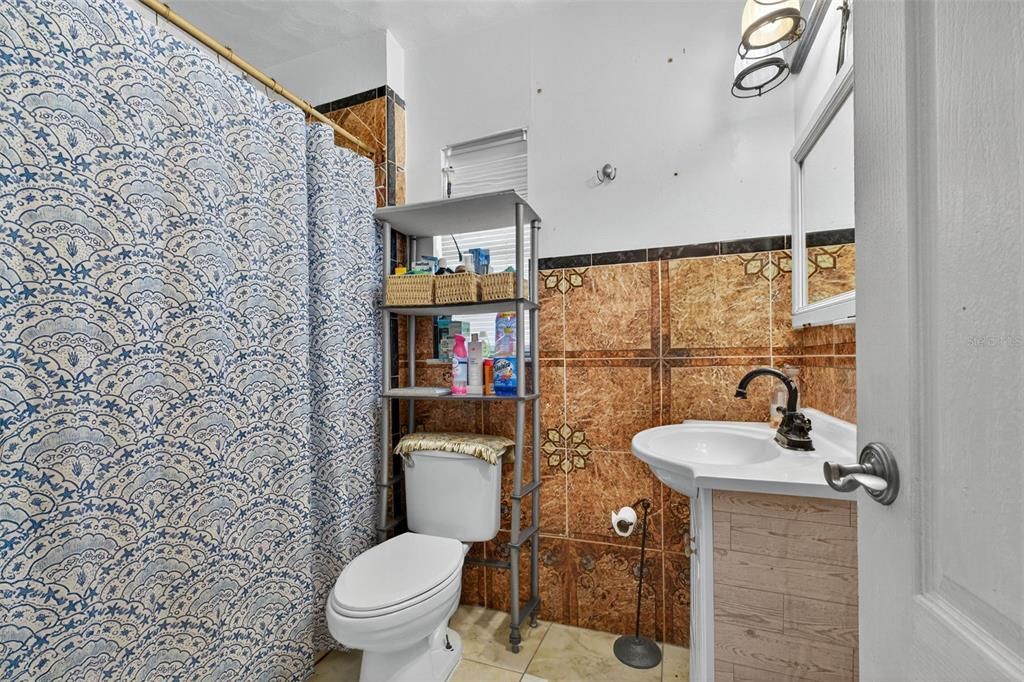 待售: $400,000 (5 贝兹, 3 浴室, 2300 平方英尺)