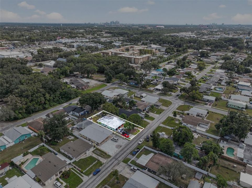 待售: $400,000 (5 贝兹, 3 浴室, 2300 平方英尺)