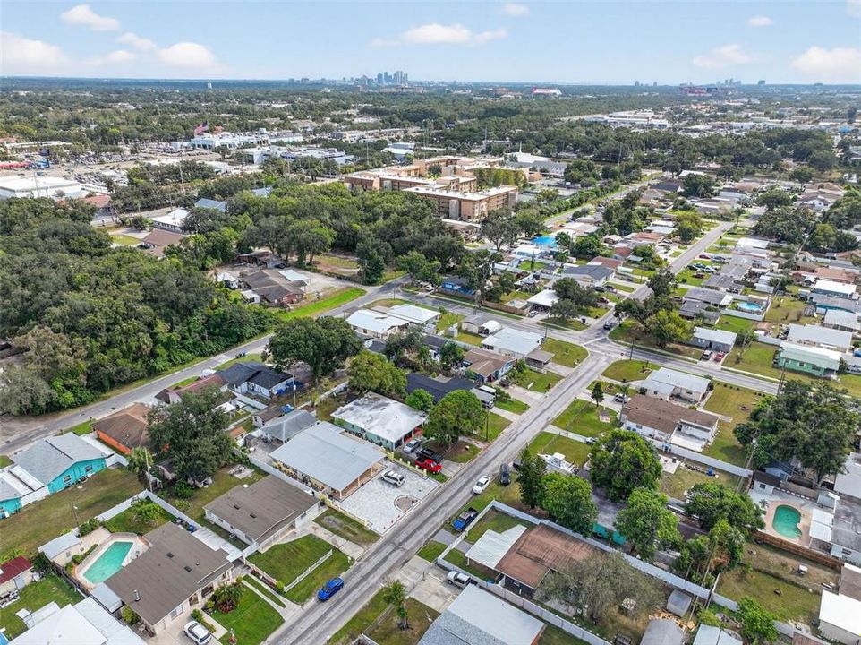 待售: $400,000 (5 贝兹, 3 浴室, 2300 平方英尺)