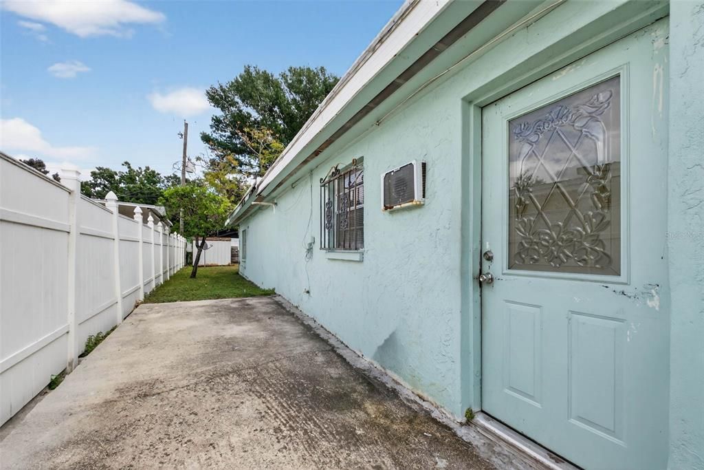 待售: $400,000 (5 贝兹, 3 浴室, 2300 平方英尺)