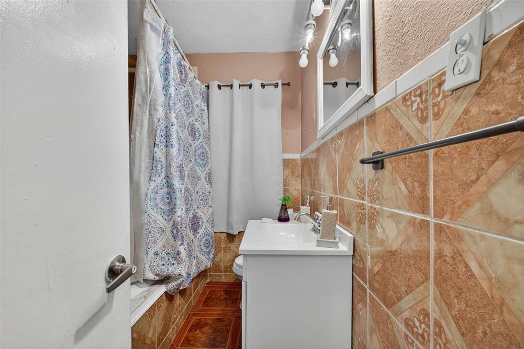 待售: $400,000 (5 贝兹, 3 浴室, 2300 平方英尺)