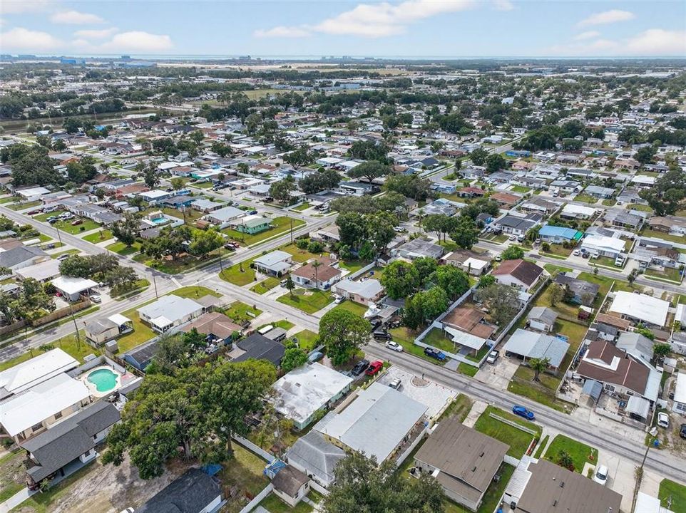 待售: $400,000 (5 贝兹, 3 浴室, 2300 平方英尺)