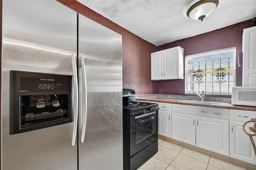 待售: $400,000 (5 贝兹, 3 浴室, 2300 平方英尺)