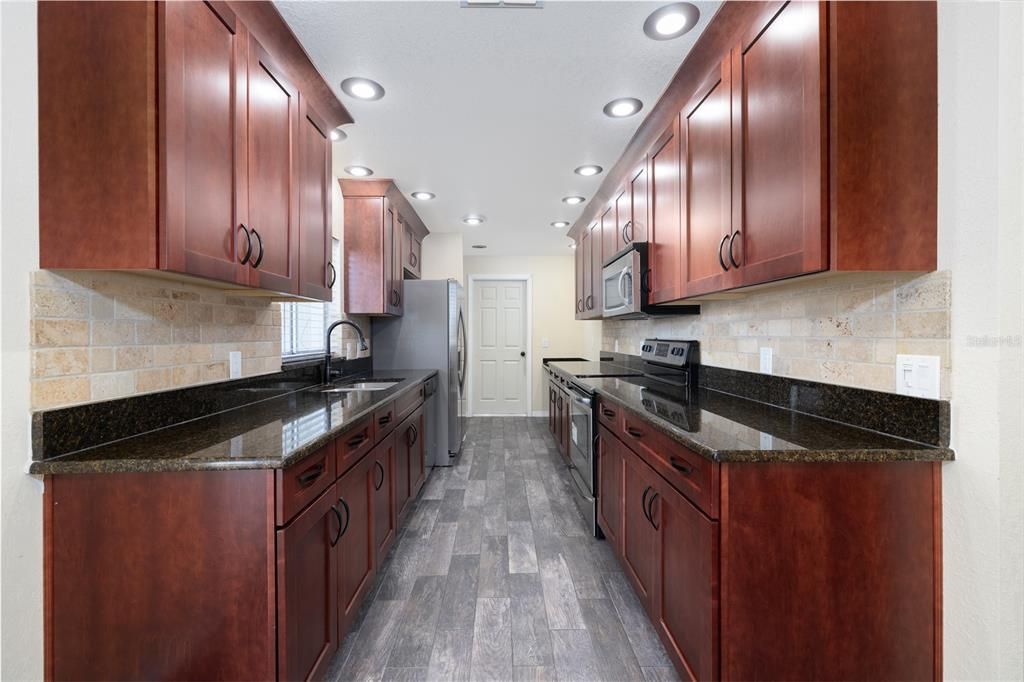 На продажу: $339,900 (4 спален, 3 ванн, 1967 Квадратных фут)