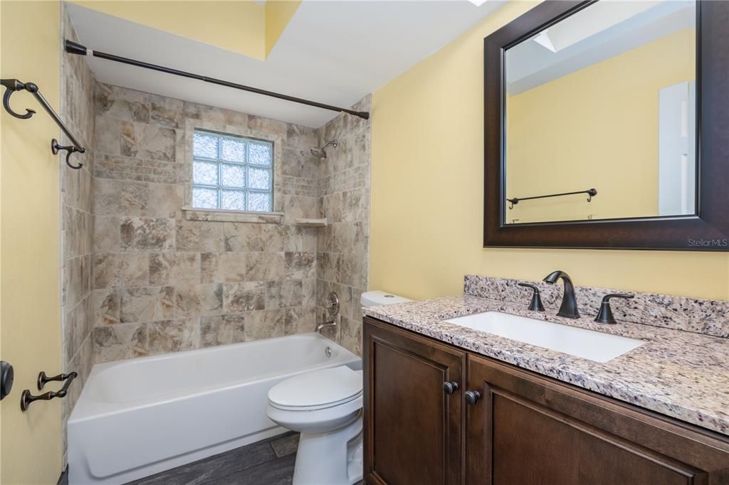 На продажу: $339,900 (4 спален, 3 ванн, 1967 Квадратных фут)