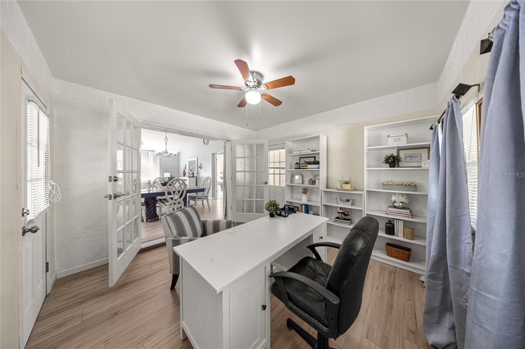 На продажу: $239,900 (2 спален, 2 ванн, 1188 Квадратных фут)