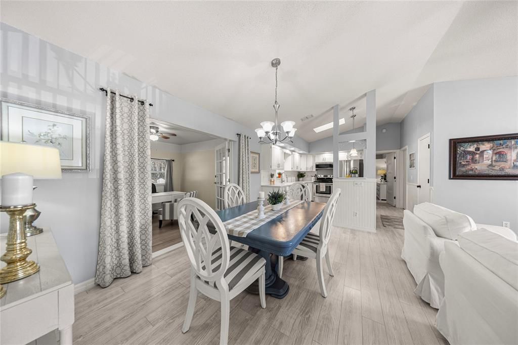 На продажу: $239,900 (2 спален, 2 ванн, 1188 Квадратных фут)