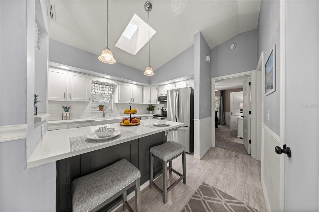 На продажу: $239,900 (2 спален, 2 ванн, 1188 Квадратных фут)