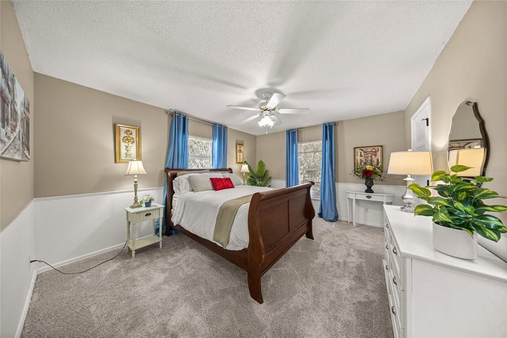 На продажу: $239,900 (2 спален, 2 ванн, 1188 Квадратных фут)