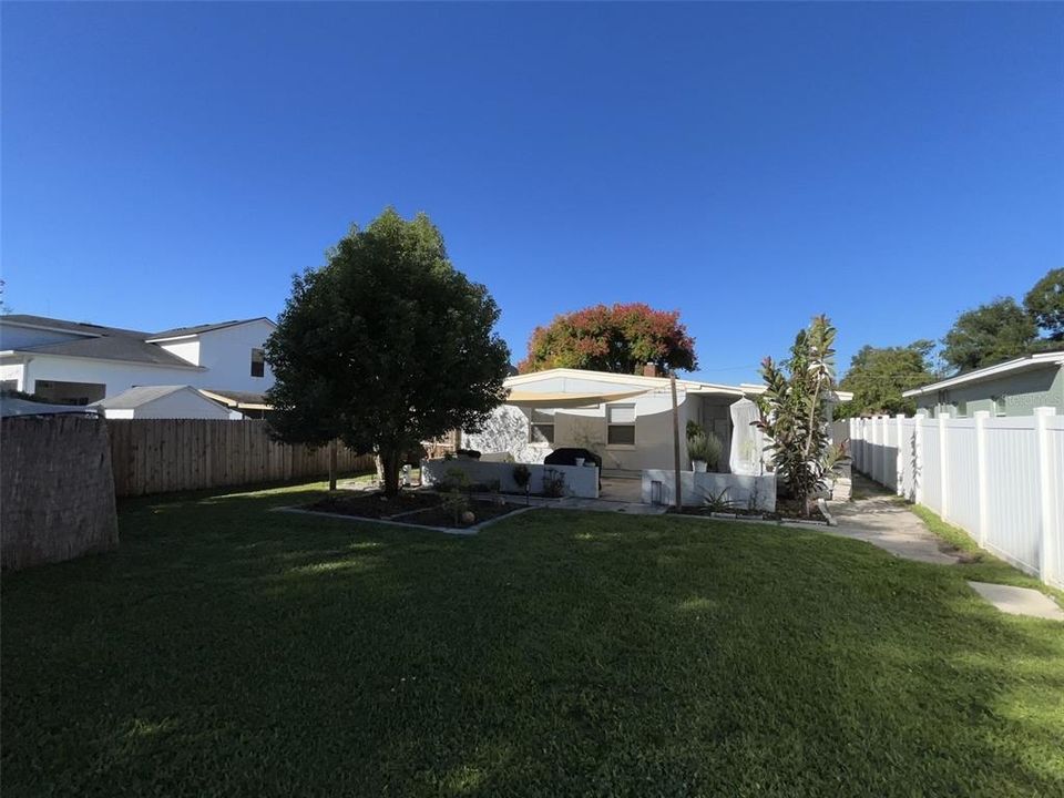 Active With Contract: $2,049 (3 beds, 1 baths, 1381 Square Feet)