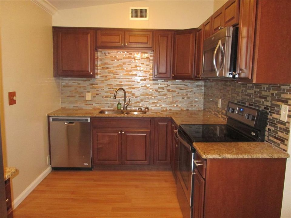 Active With Contract: $2,049 (3 beds, 1 baths, 1381 Square Feet)