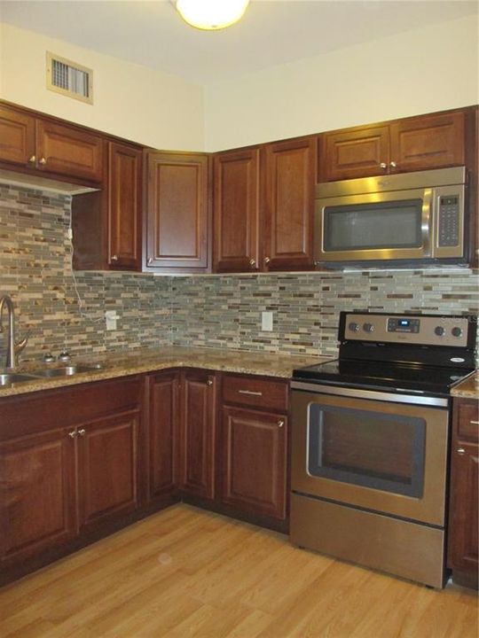 Active With Contract: $2,049 (3 beds, 1 baths, 1381 Square Feet)