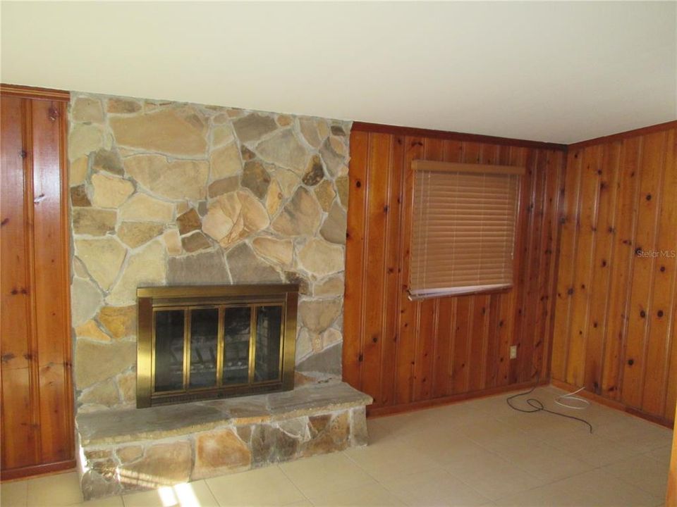 Active With Contract: $2,049 (3 beds, 1 baths, 1381 Square Feet)