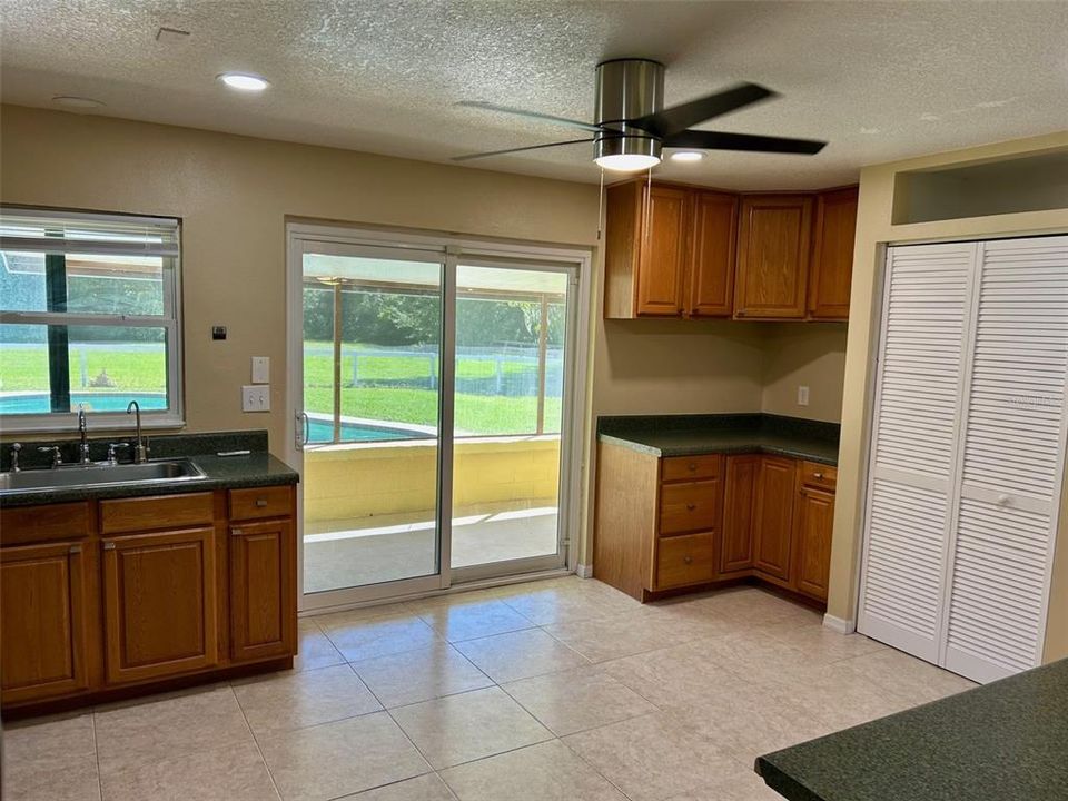 For Rent: $3,100 (4 beds, 3 baths, 2444 Square Feet)