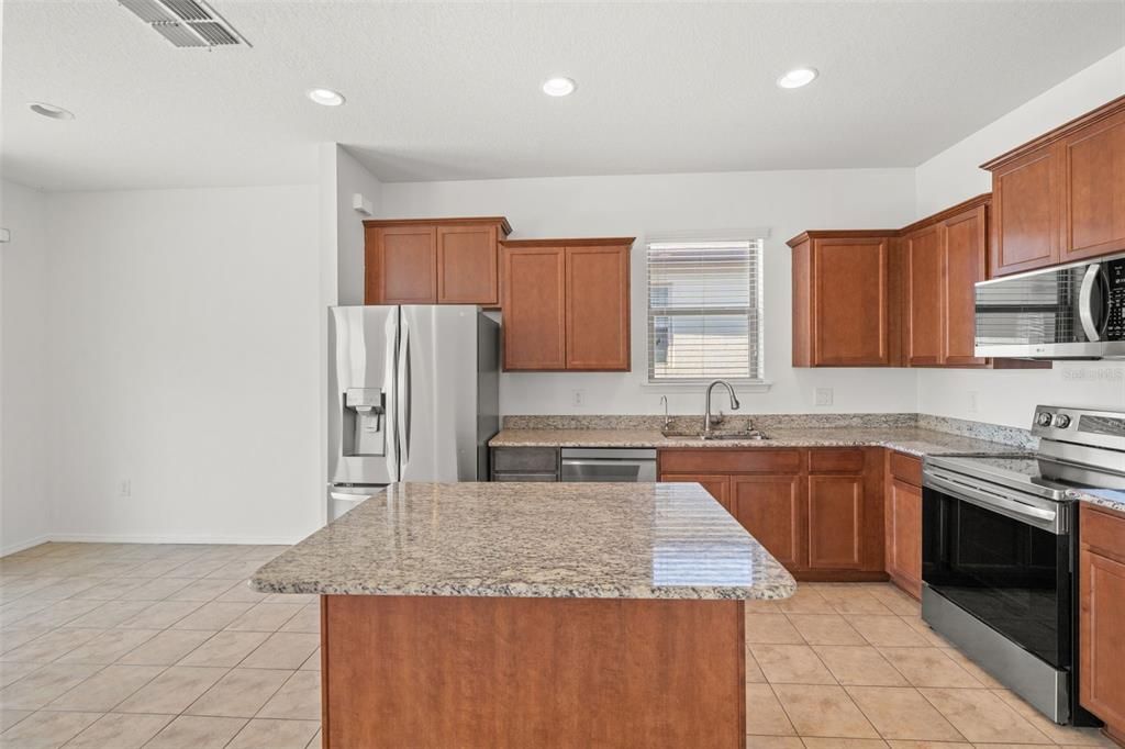 На продажу: $298,500 (3 спален, 2 ванн, 1443 Квадратных фут)