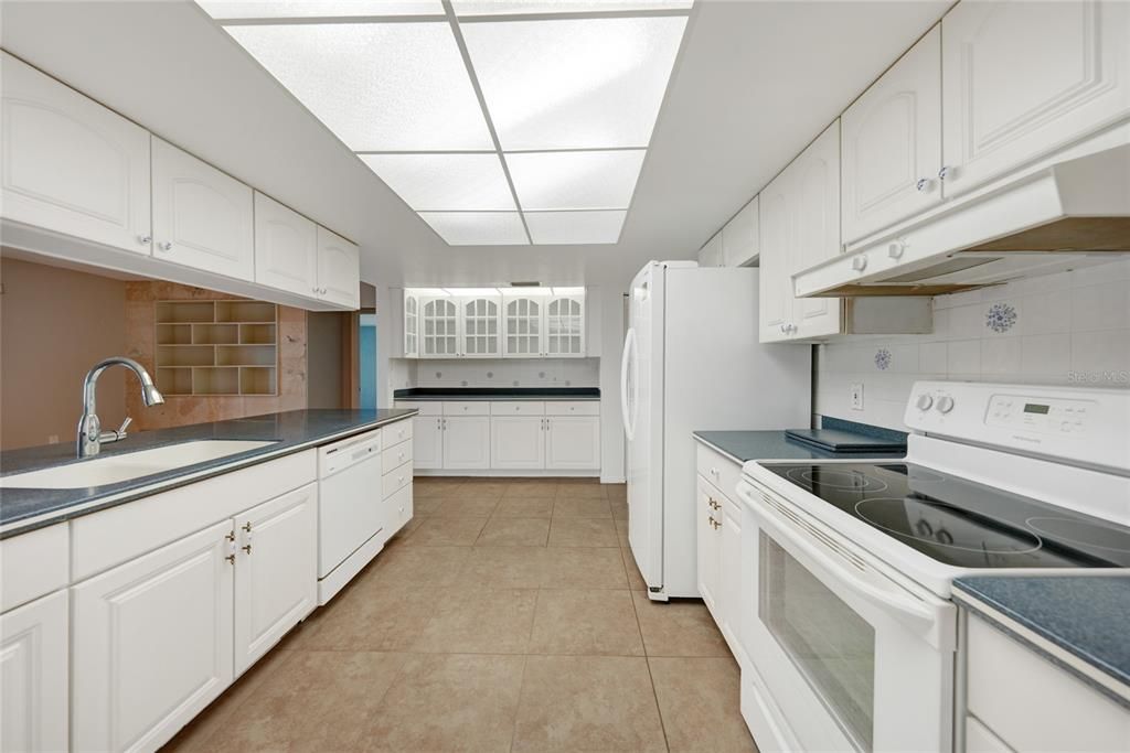 En Venta: $550,000 (4 camas, 3 baños, 2273 Pies cuadrados)