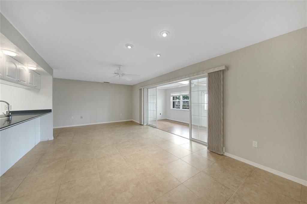 En Venta: $550,000 (4 camas, 3 baños, 2273 Pies cuadrados)