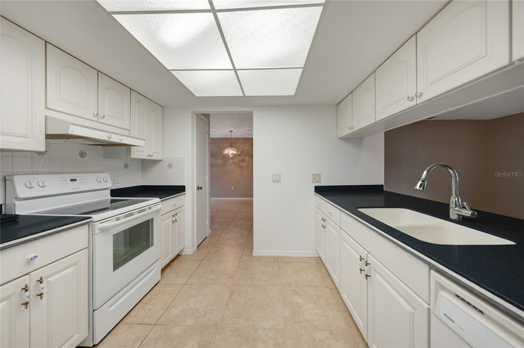 En Venta: $550,000 (4 camas, 3 baños, 2273 Pies cuadrados)