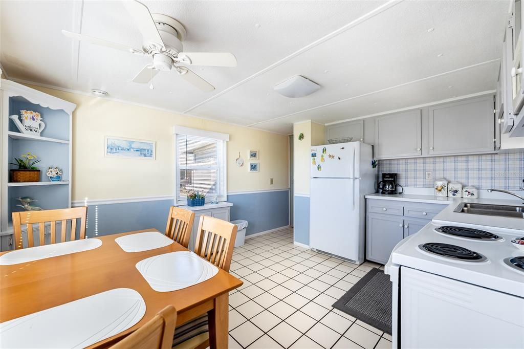 For Sale: $115,000 (1 beds, 1 baths, 624 Square Feet)