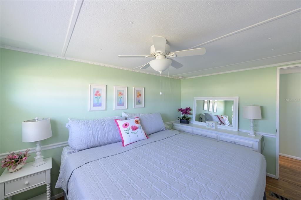 For Sale: $115,000 (1 beds, 1 baths, 624 Square Feet)