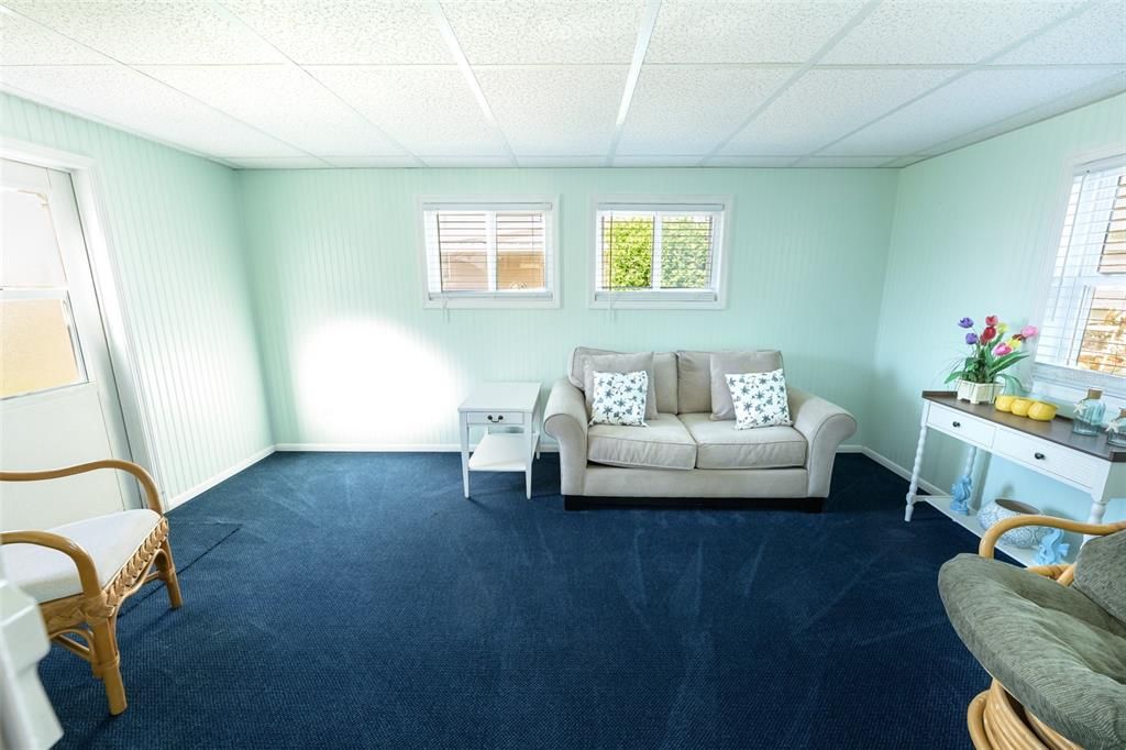 For Sale: $115,000 (1 beds, 1 baths, 624 Square Feet)