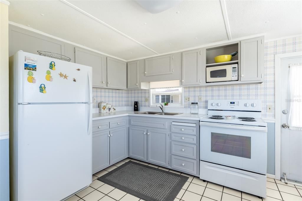 For Sale: $115,000 (1 beds, 1 baths, 624 Square Feet)