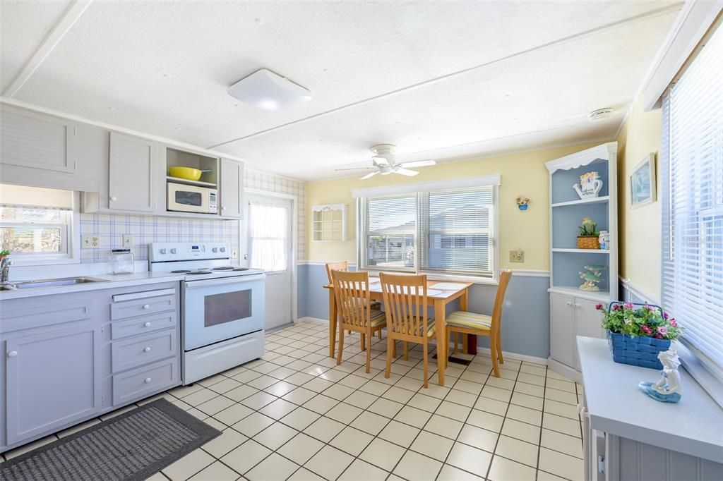 For Sale: $115,000 (1 beds, 1 baths, 624 Square Feet)