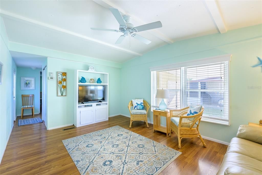 For Sale: $115,000 (1 beds, 1 baths, 624 Square Feet)