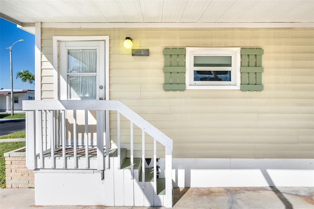 For Sale: $115,000 (1 beds, 1 baths, 624 Square Feet)