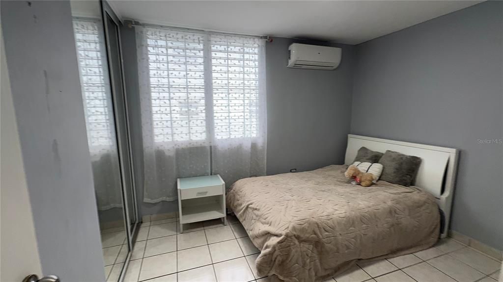 待售: $465,000 (4 贝兹, 2 浴室, 300 平方英尺)