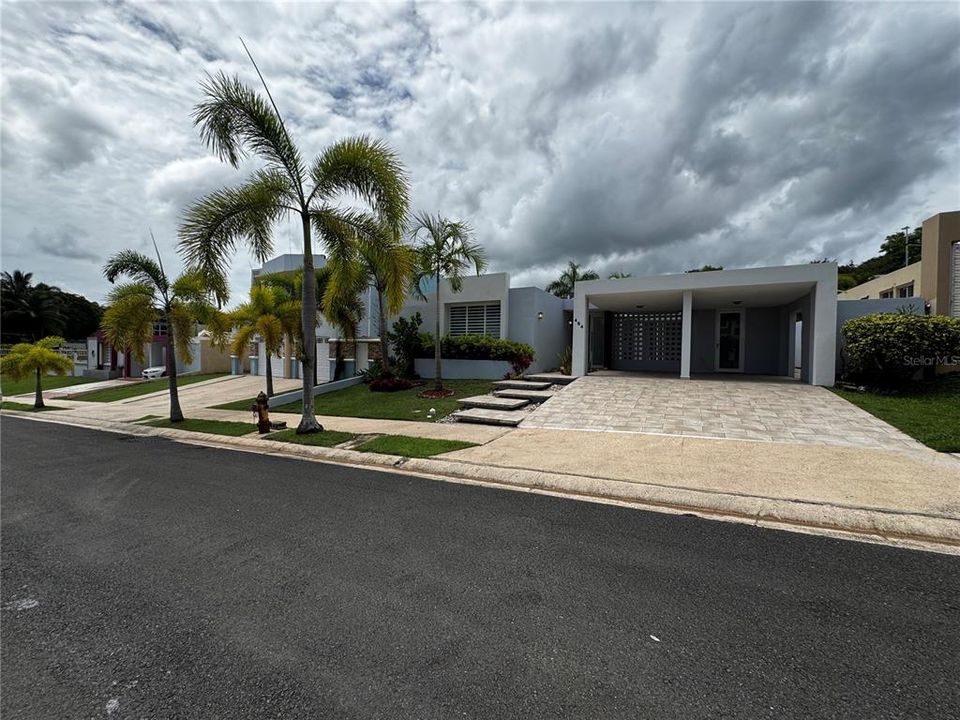 待售: $465,000 (4 贝兹, 2 浴室, 300 平方英尺)