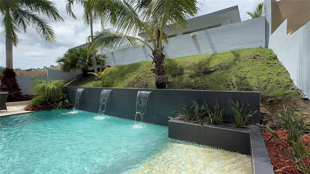 待售: $465,000 (4 贝兹, 2 浴室, 300 平方英尺)