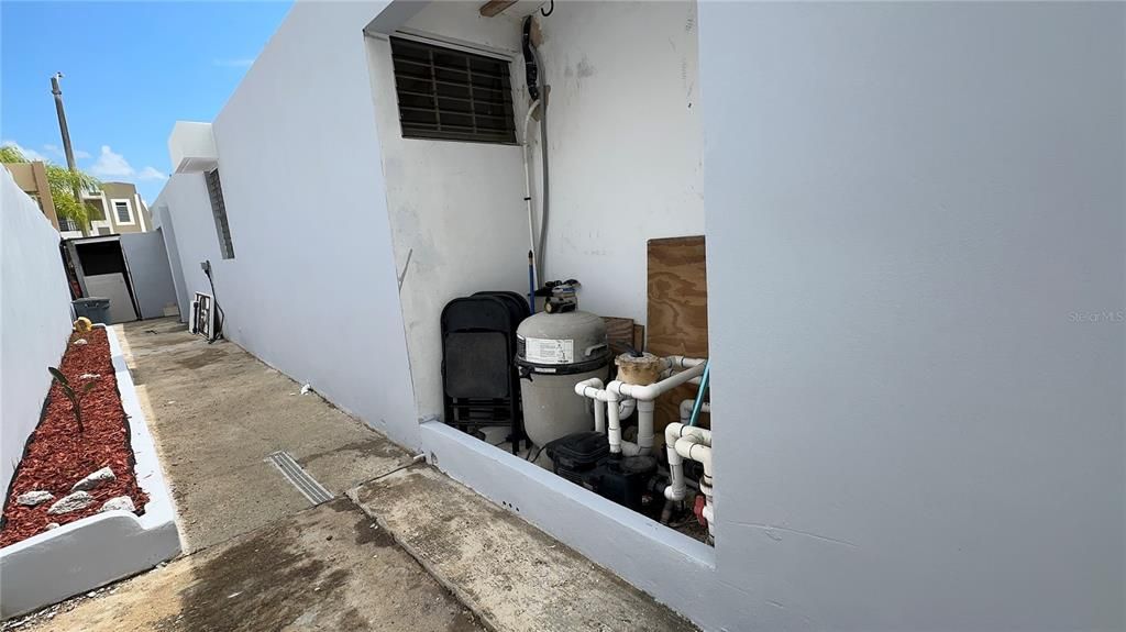 待售: $465,000 (4 贝兹, 2 浴室, 300 平方英尺)