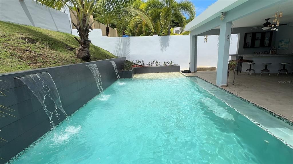 待售: $465,000 (4 贝兹, 2 浴室, 300 平方英尺)