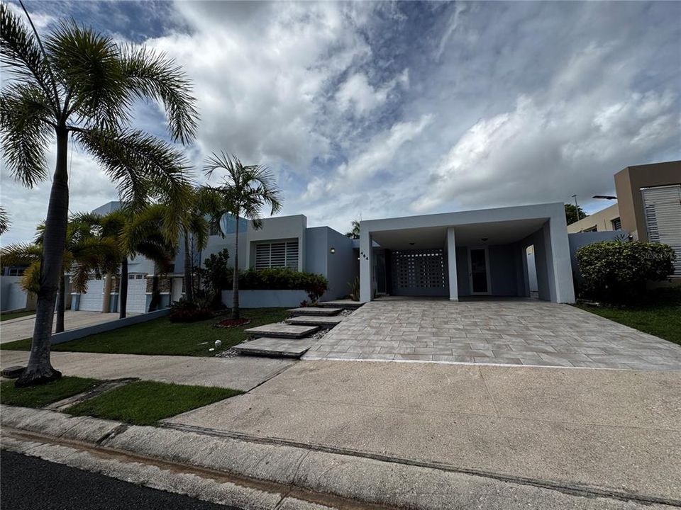 待售: $465,000 (4 贝兹, 2 浴室, 300 平方英尺)