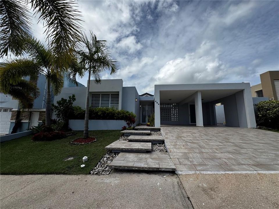 待售: $465,000 (4 贝兹, 2 浴室, 300 平方英尺)