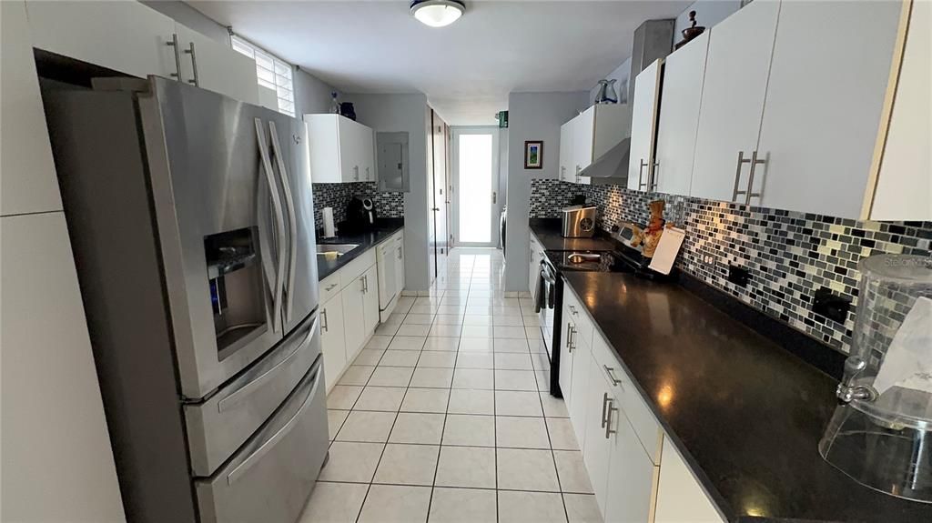 待售: $465,000 (4 贝兹, 2 浴室, 300 平方英尺)