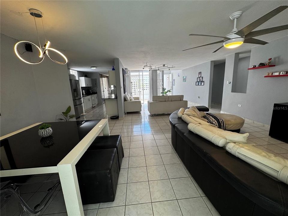 待售: $465,000 (4 贝兹, 2 浴室, 300 平方英尺)