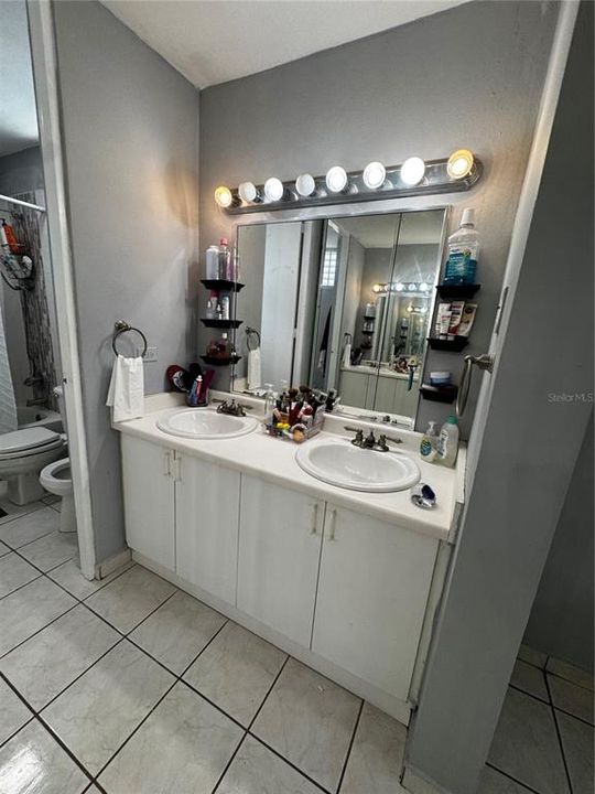 待售: $465,000 (4 贝兹, 2 浴室, 300 平方英尺)