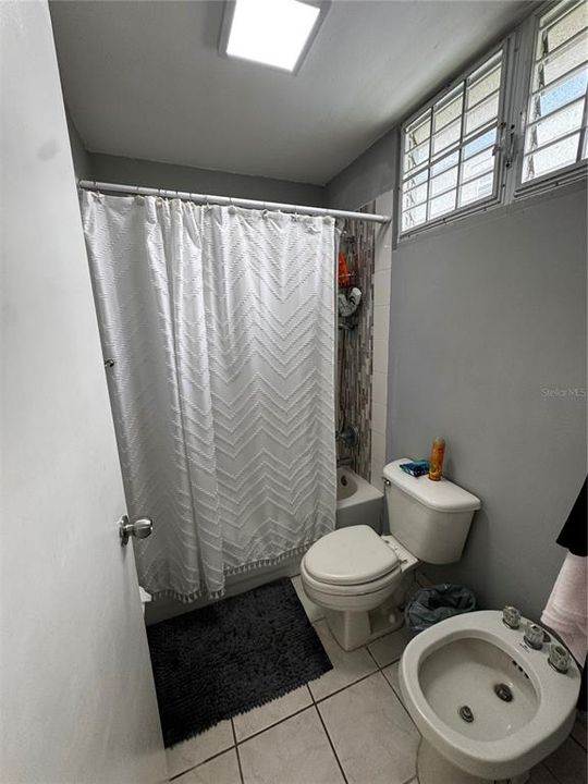 待售: $465,000 (4 贝兹, 2 浴室, 300 平方英尺)