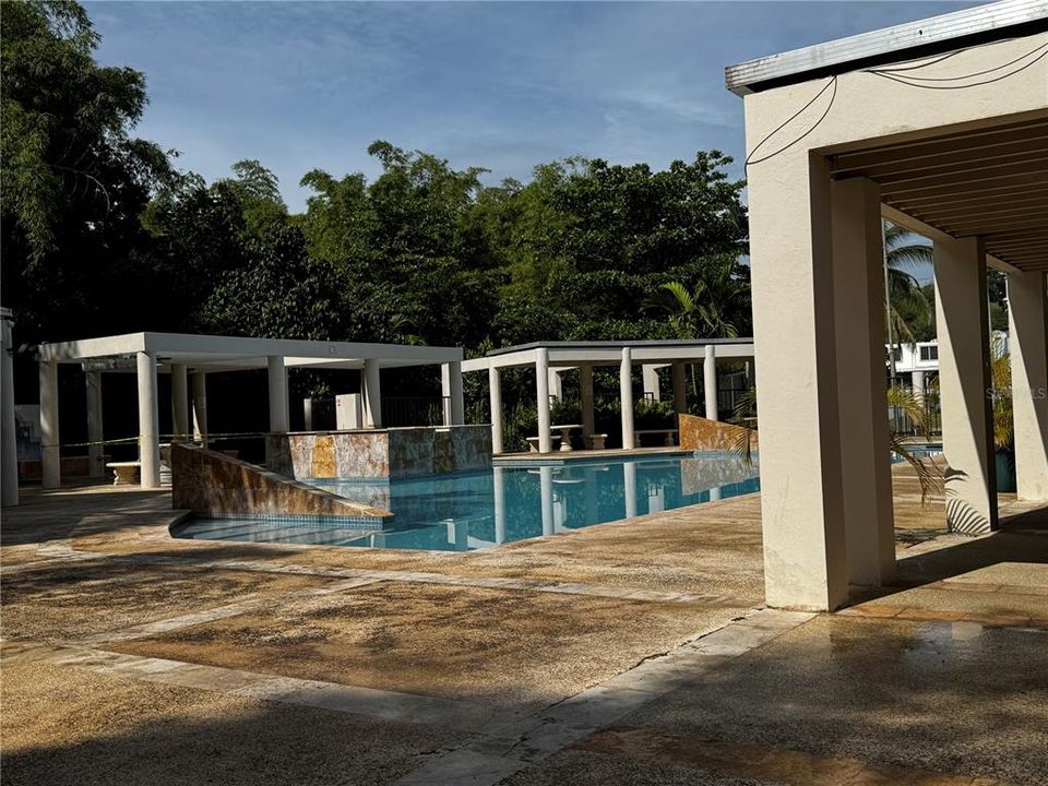 待售: $465,000 (4 贝兹, 2 浴室, 300 平方英尺)