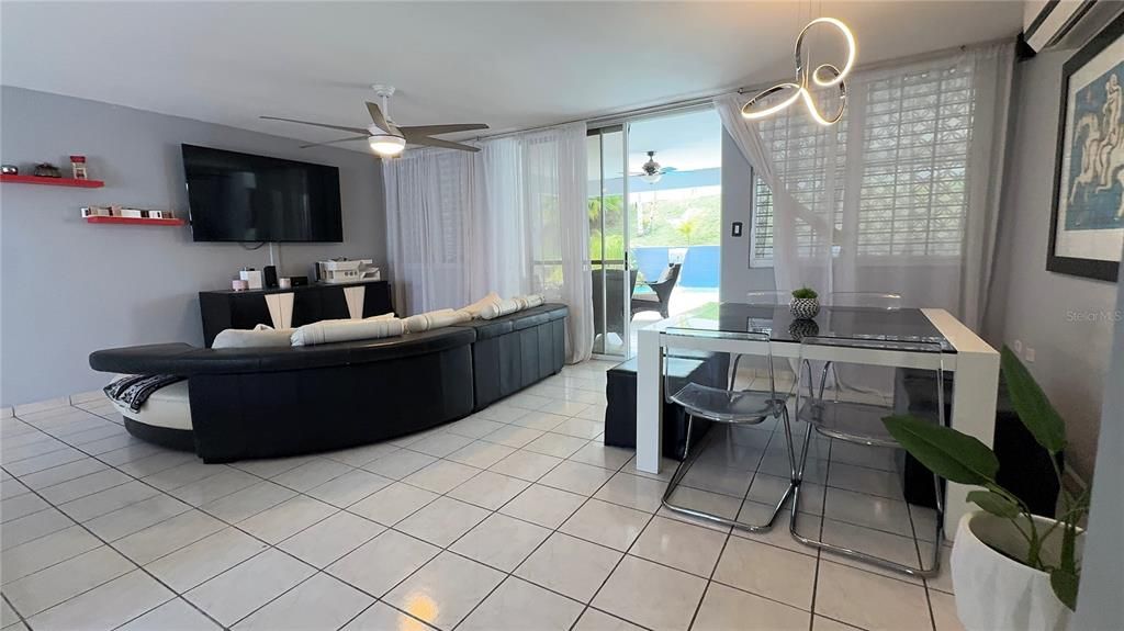 待售: $465,000 (4 贝兹, 2 浴室, 300 平方英尺)